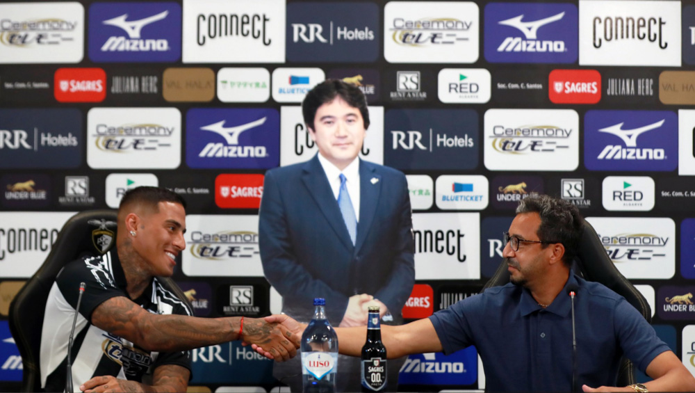 CARLINHOS APRESENTADO COMO REFORÇO PARA 2021/22