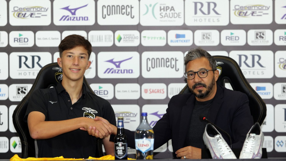 Luiz Henrique assina até 2027 com o Portimonense