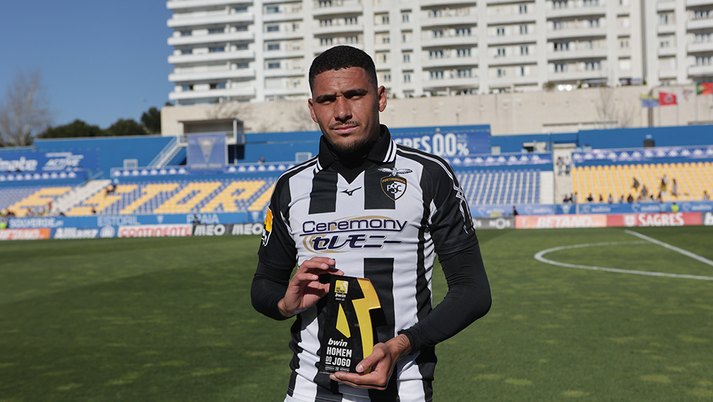Yago com prémio de Homem do Jogo