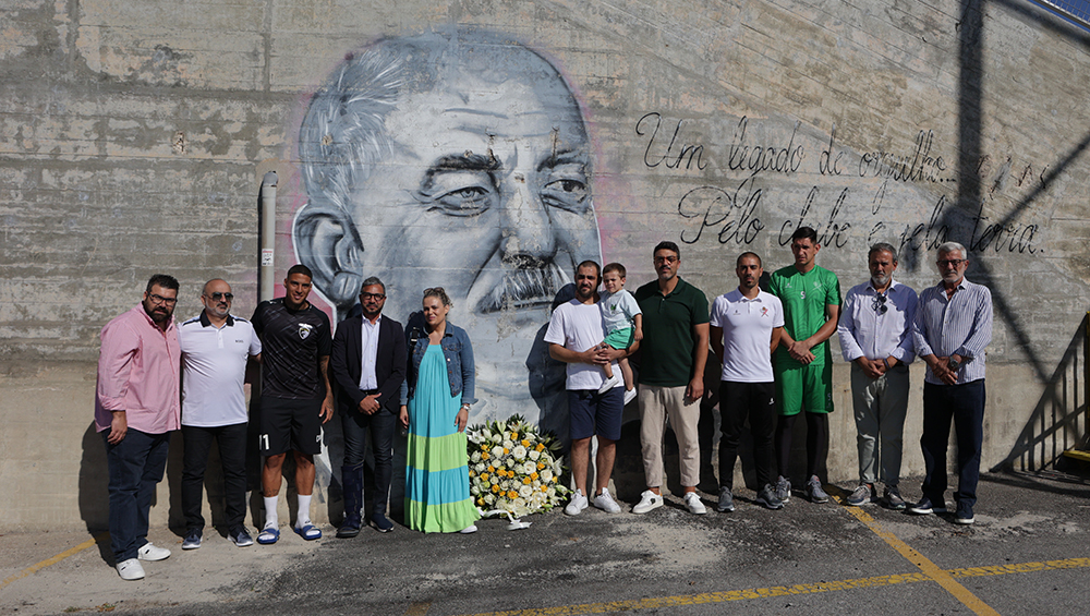 Portimonense com homenagem a Vitor Oliveira