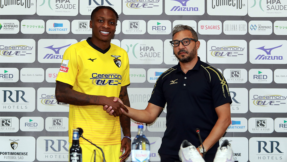Dennis Adeniran é reforço até 2026