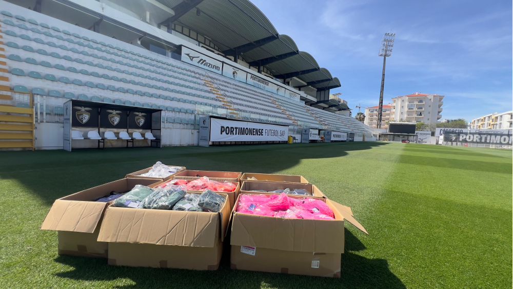 Portimonense faz doação de uma tonelada de roupa para o Rio Grande do Sul