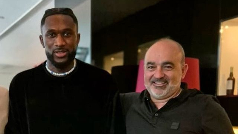 Kelechi John é reforço 