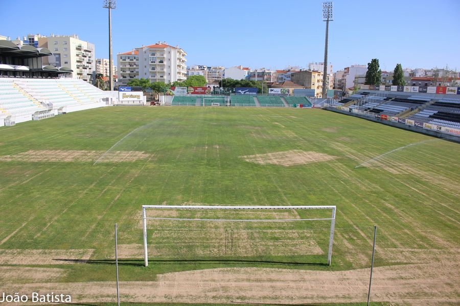 RELVADOS DO ESTÁDIO MUNICIPAL E CENTRO DE TREINOS SOFREM OBRAS DE REQUALIFICAÇÃO