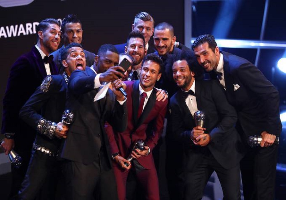 SAD FELICITA CRISTIANO RONALDO E DANIEL ALVES