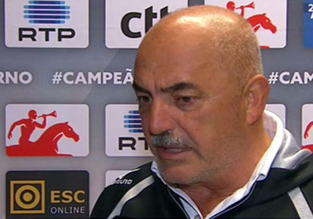 ERA IMPORTANTE MANTER UMA POSTURA CORRECTA NESTA TAÇA