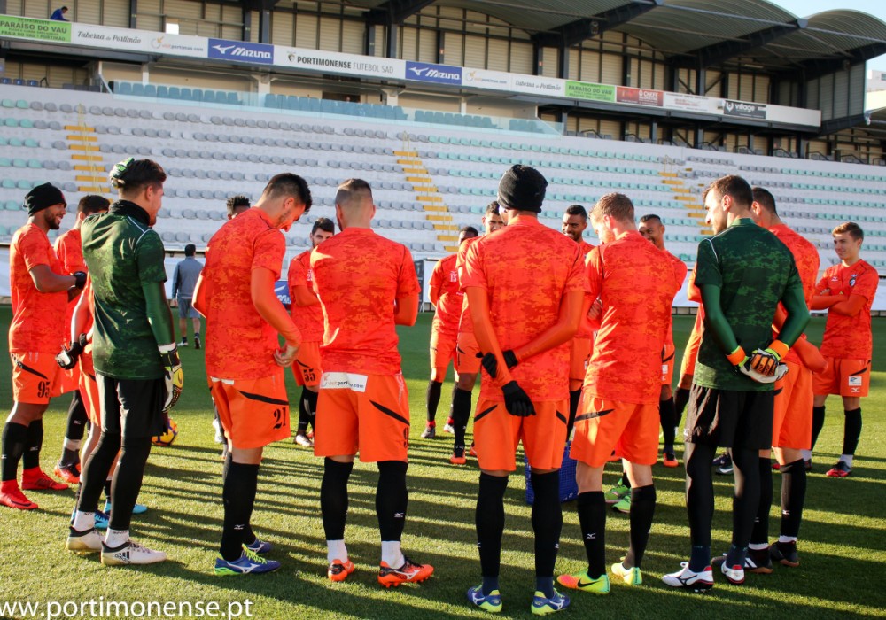 VÍTOR OLIVEIRA CHAMA 19 PARA JOGO COM O CHAVES