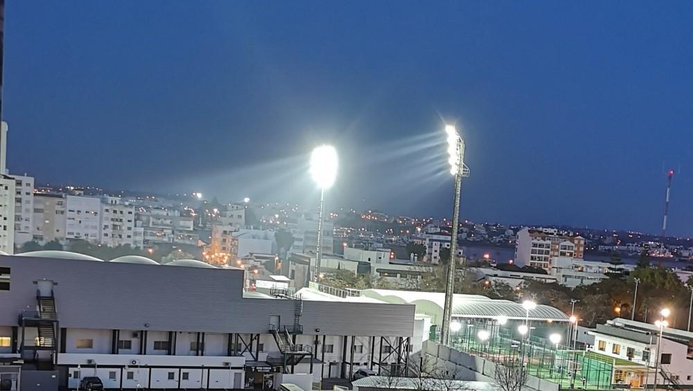 O MELHOR RELVADO TEM NOVA ILUMINAÇÃO