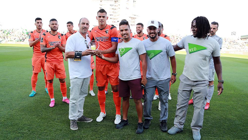 JADSON ENTREGA TROFÉU DE MELHOR RELVADO 2018/2019 À RED