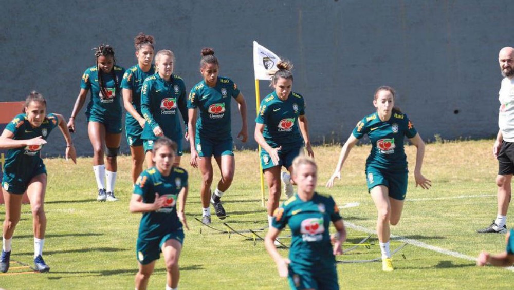SELECÇÃO BRASILEIRA FEMININA DE FUTEBOL ESTÁ EM PORTIMÃO