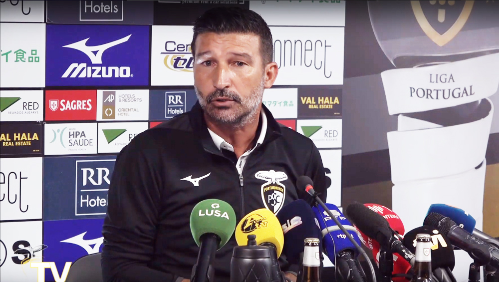 QUANDO UMA EQUIPA CONTRA UM GRANDE LEVA DOIS GOLOS EM DOIS MINUTOS TORNA-SE DIFÍCIL