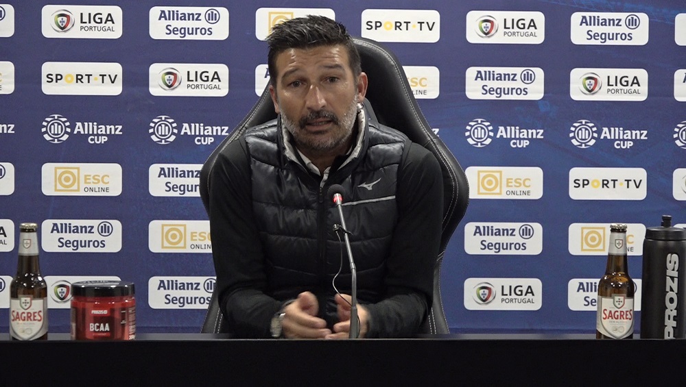 DUAS EQUIPAS A QUEREREM GANHAR O JOGO